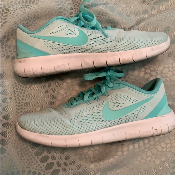 nike free run mint green